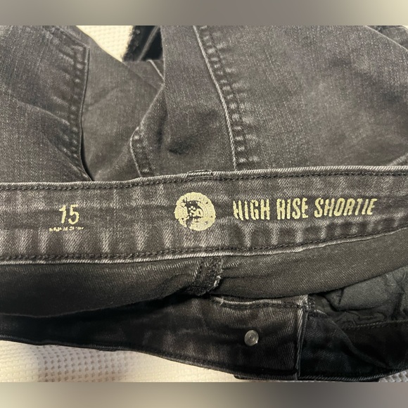 High Rise Shortie​ - Picture 3 of 4